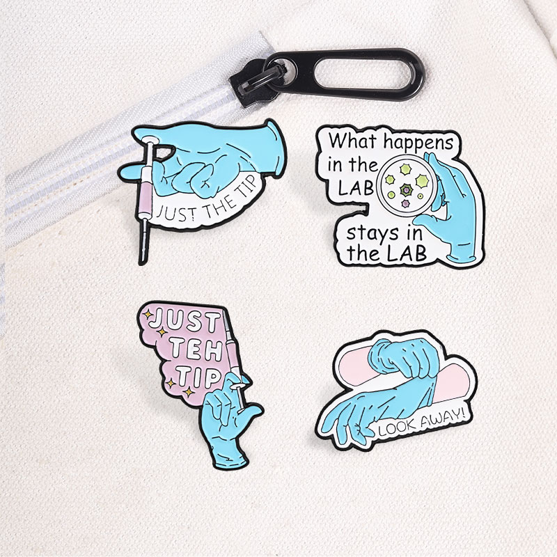 What Happens In The Lab Enamel - Medical Lab Humor 评论和价格