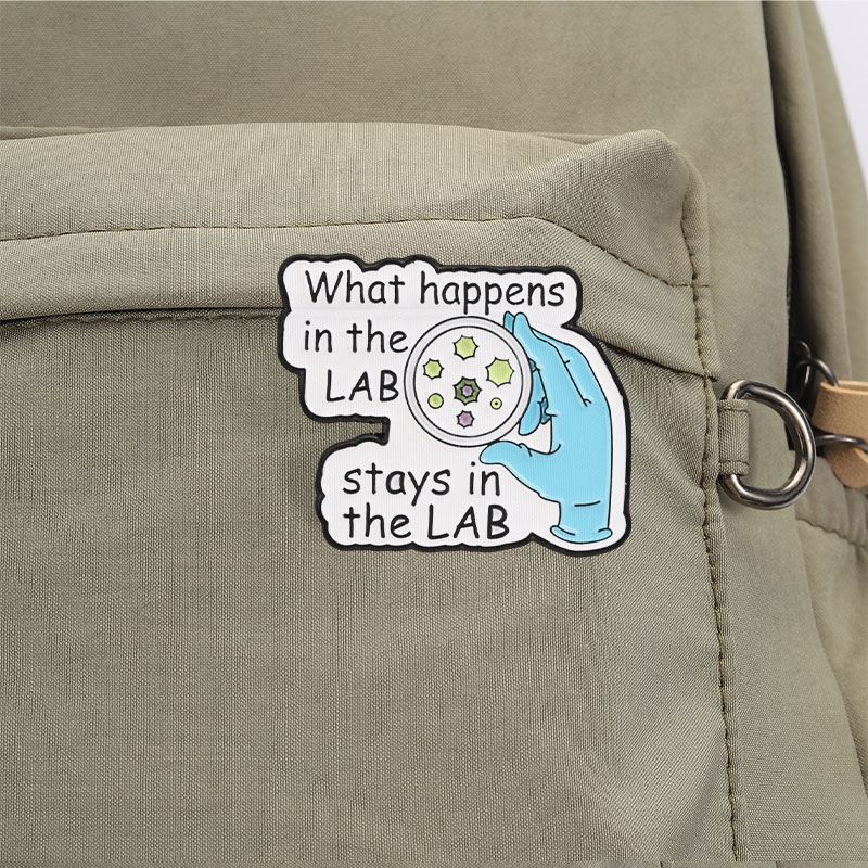 What Happens In The Lab Enamel - Medical Lab Humor 评论和价格